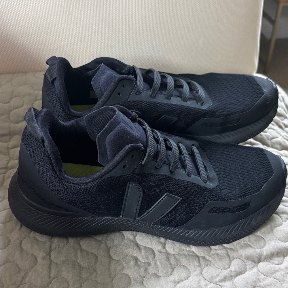Veja Women’s Impala Sneakers W9/M7 - Picture 2 of 10